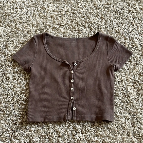 Brandy Melville Cropped Brown Button Up Baby Tee - Picture 1 of 3
